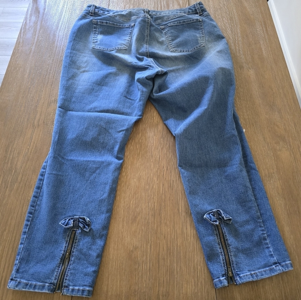 Crown and ivy Capri jeans - Picture 2 of 3